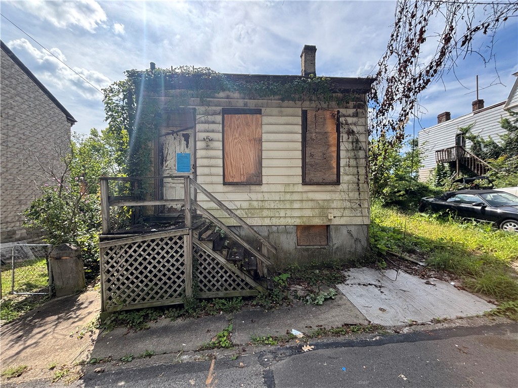 921 S Side Avenue Spring Hill PA 15212