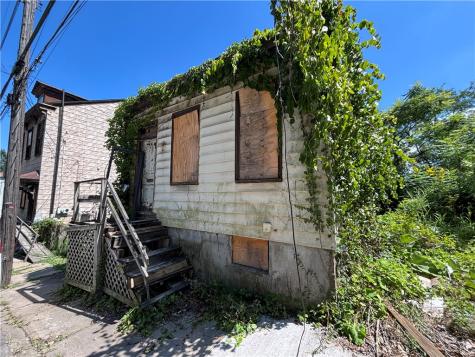 921 S Side Avenue Spring Hill PA 15212