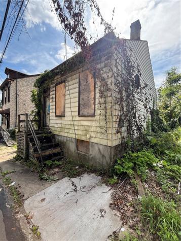 921 S Side Avenue Spring Hill PA 15212
