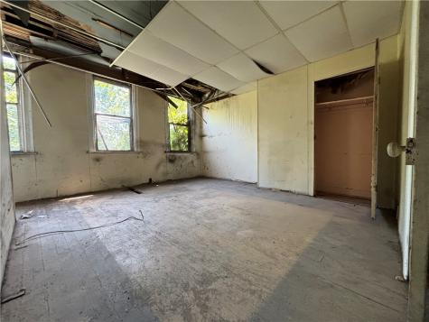 921 S Side Avenue Spring Hill PA 15212