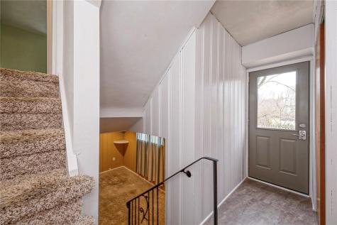 4798 Oakridge Drive Whitehall PA 15227