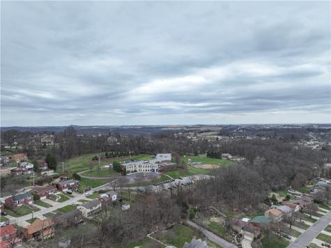 4798 Oakridge Drive Whitehall PA 15227