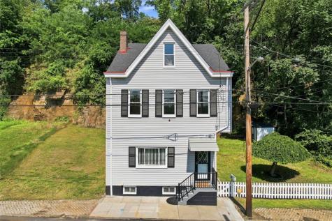 1042 Goehring Street Spring Hill PA 15212