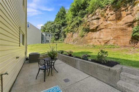 1042 Goehring Street Spring Hill PA 15212