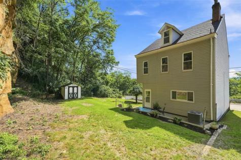1042 Goehring Street Spring Hill PA 15212