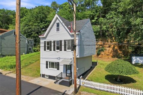 1042 Goehring Street Spring Hill PA 15212