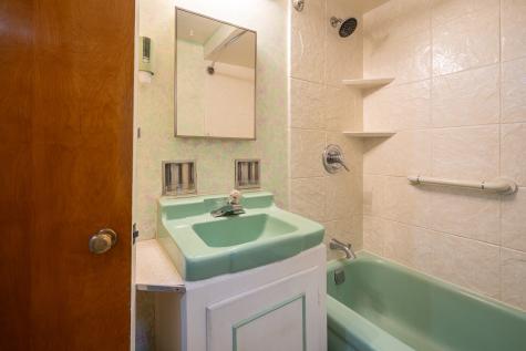 3936 Meadowbrook Brentwood PA 15227