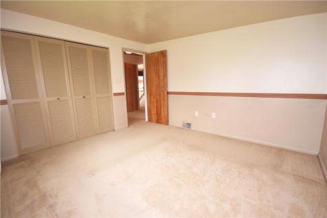 327 Wayne Street Claysville PA 15323