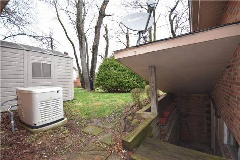 327 Wayne Street Claysville PA 15323
