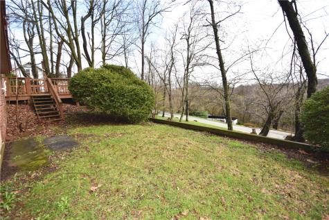 327 Wayne Street Claysville PA 15323