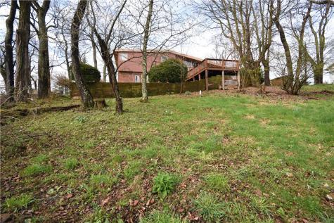 327 Wayne Street Claysville PA 15323
