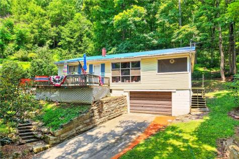 627 E Lakeview Road Henry Clay Township PA 15424