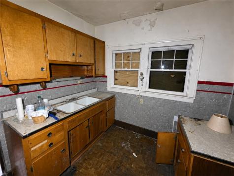 619 E 3rd Avenue Tarentum PA 15084