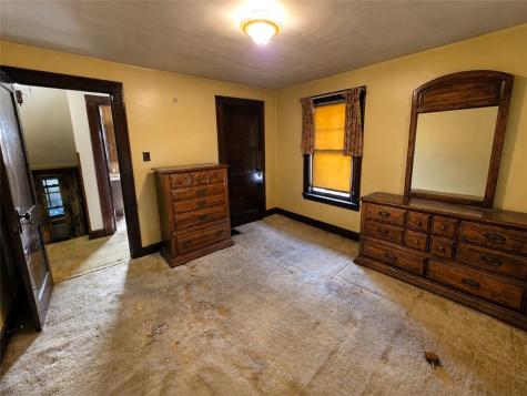 619 E 3rd Avenue Tarentum PA 15084