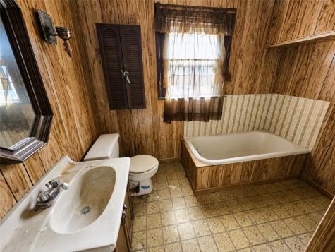 619 E 3rd Avenue Tarentum PA 15084