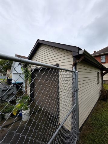 619 E 3rd Avenue Tarentum PA 15084