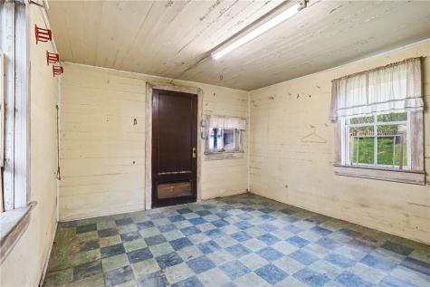 118 Saltarka Lane Jackson Township PA 16063