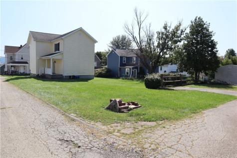 308 College Avenue Mt Pleasant Boro PA 15666