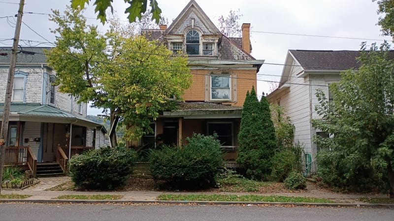 68 W Lincoln Street Waynsbrg/frankln Township PA 15370