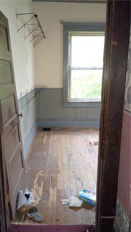 68 W Lincoln Street Waynsbrg/frankln Township PA 15370