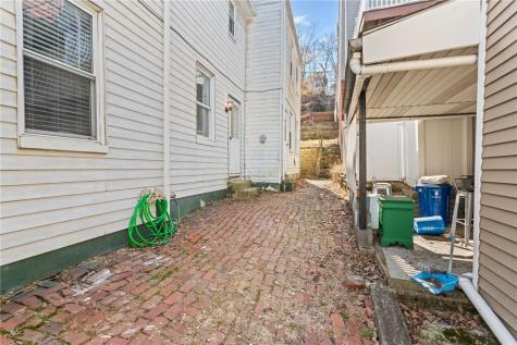 2810 Edwards Way South Side PA 15203