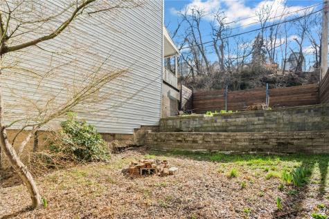 2810 Edwards Way South Side PA 15203