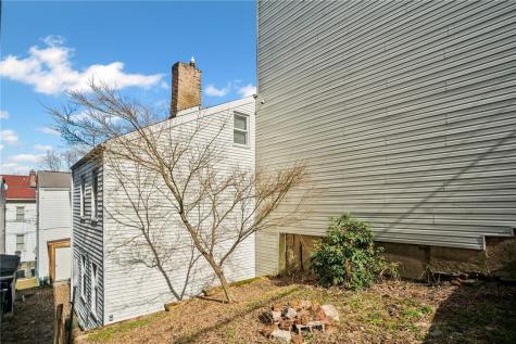 2810 Edwards Way South Side PA 15203