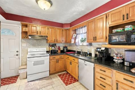 309 Young Avenue Township Of But Nw PA 16001