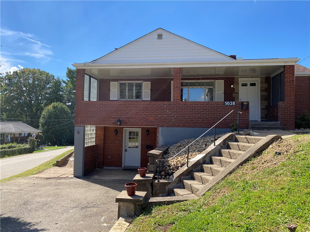 5028 Skylark Avenue West Mifflin PA 15122