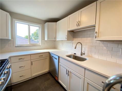 5028 Skylark Avenue West Mifflin PA 15122