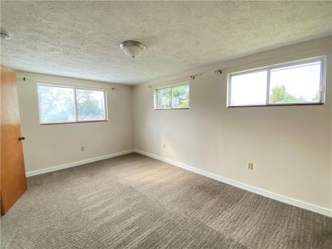 5028 Skylark Avenue West Mifflin PA 15122