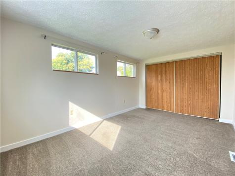 5028 Skylark Avenue West Mifflin PA 15122