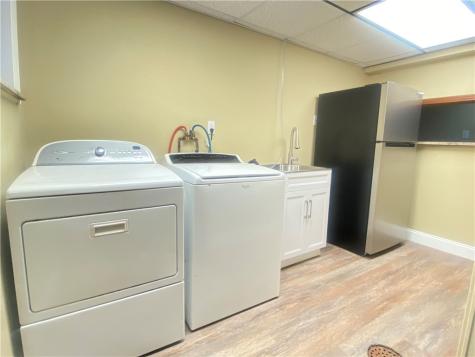 5028 Skylark Avenue West Mifflin PA 15122