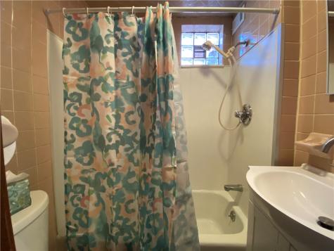 5028 Skylark Avenue West Mifflin PA 15122