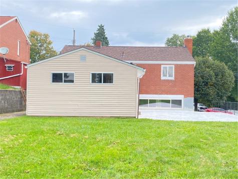 5028 Skylark Avenue West Mifflin PA 15122