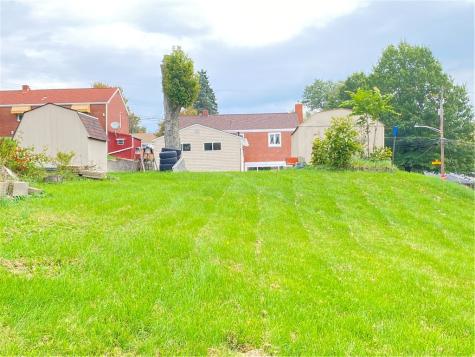 5028 Skylark Avenue West Mifflin PA 15122