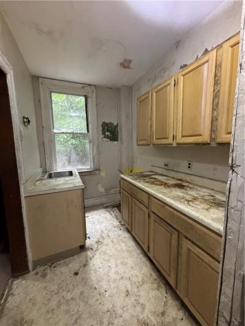 1134 Fabyan Street Spring Hill PA 15212