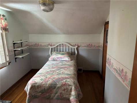 1109 Holmes Street Mckees Rocks PA 15136