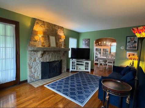 608 E 10th Avenue Tarentum PA 15084