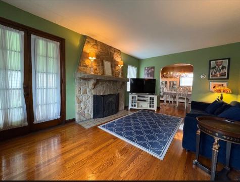 608 E 10th Avenue Tarentum PA 15084