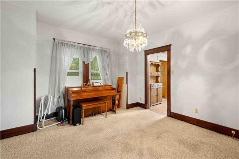 106 Arnold Avenue Houston PA 15342