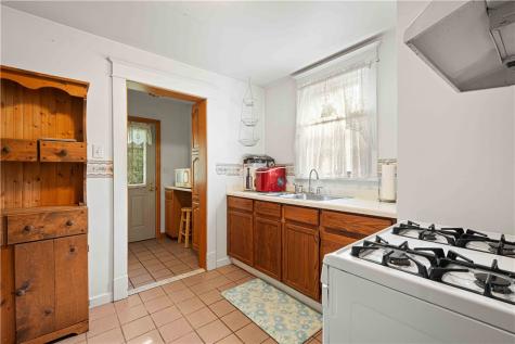 106 Arnold Avenue Houston PA 15342