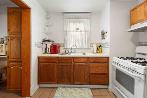 106 Arnold Avenue Houston PA 15342