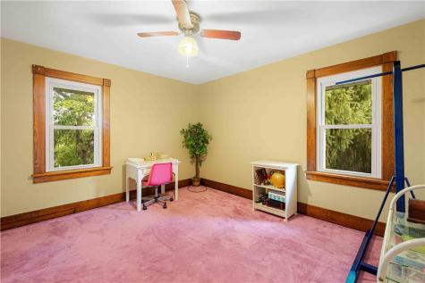 106 Arnold Avenue Houston PA 15342