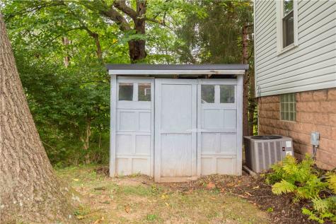 106 Arnold Avenue Houston PA 15342