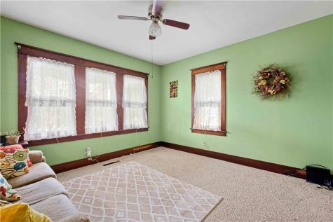 106 Arnold Avenue Houston PA 15342
