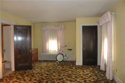 67 Warren Street Crafton PA 15205