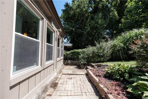 222 E Agnew Avenue Carrick PA 15210