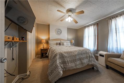 222 E Agnew Avenue Carrick PA 15210