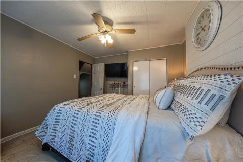 222 E Agnew Avenue Carrick PA 15210